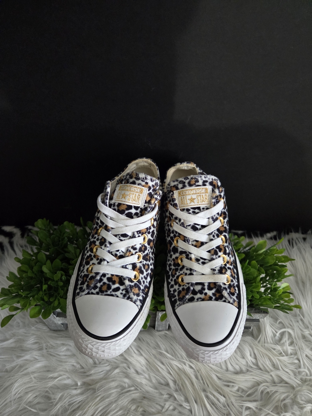 Faux Fur Women's Low-Top Leopard Print Sneakers In Cream/Black. Size 6 - Picture 4 of 12